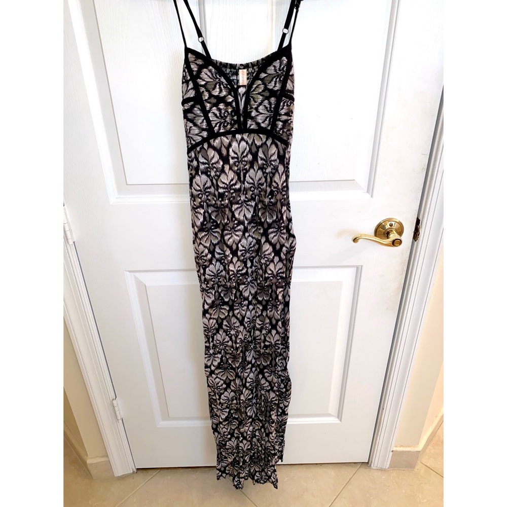 Xhilaration Gray/White/Black Maxi Dress Size Small